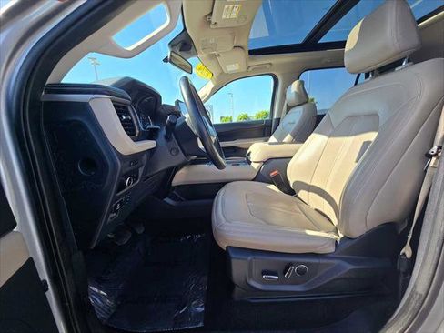 Used 2024 Ford Expedition Limited RWD image 24