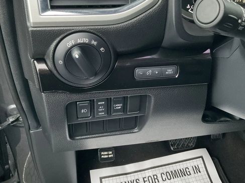 Used 2017 Nissan Titan SV image 22