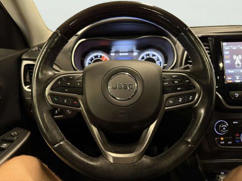 Used 2019 Jeep Cherokee Overland w/ Technology Group AWD/4WD image 40