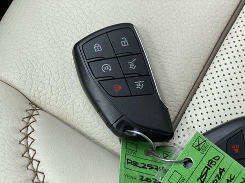 Used 2024 GMC Yukon XL Denali w/ Advanced Technology Package AWD/4WD image 27