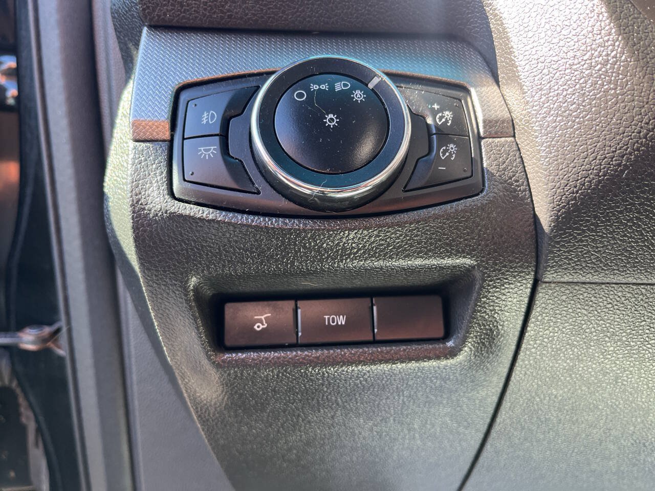 Used 2015 Ford Explorer XLT w/ Equipment Group 202B AWD/4WD image 30