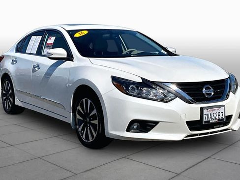 Used 2016 Nissan Altima 2.5 SL w/ 2.5 Technology w/LED Package FWD image 2