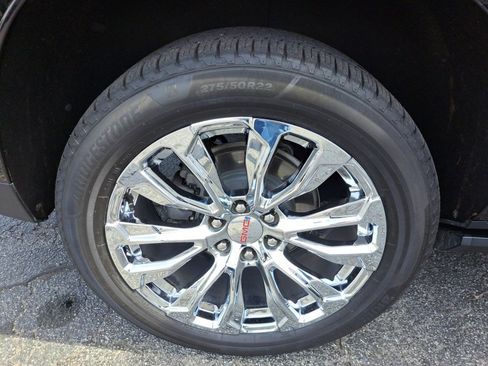 Used 2021 GMC Yukon Denali w/ Denali Premium Package image 18