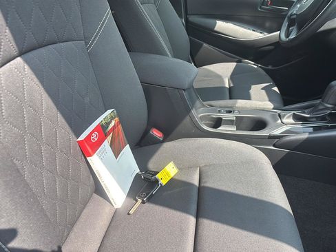 Used 2025 Toyota Corolla LE FWD image 22
