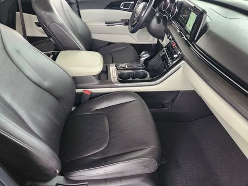 Used 2022 Kia Carnival EX FWD image 13
