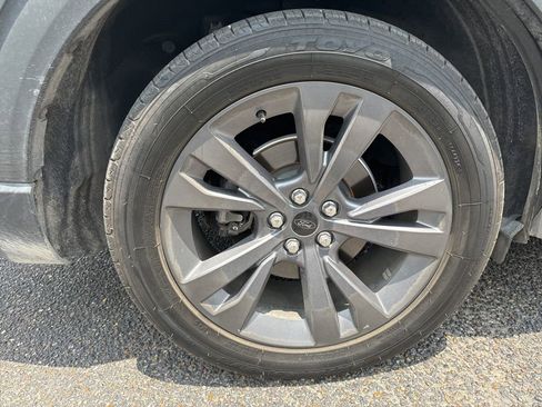 Used 2022 Ford Explorer XLT w/ Equipment Group 202A RWD image 10