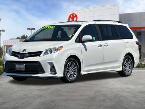 Used 2018 Toyota Sienna XLE FWD image 9