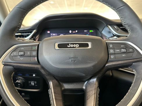 Used 2022 Jeep Grand Cherokee Limited 4xe w/ Luxury Tech Group II AWD/4WD image 24