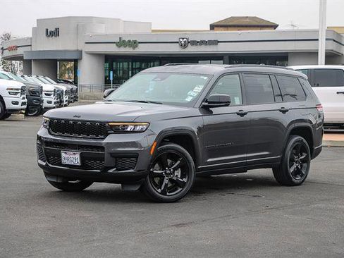 Used 2023 Jeep Grand Cherokee L Altitude image 1