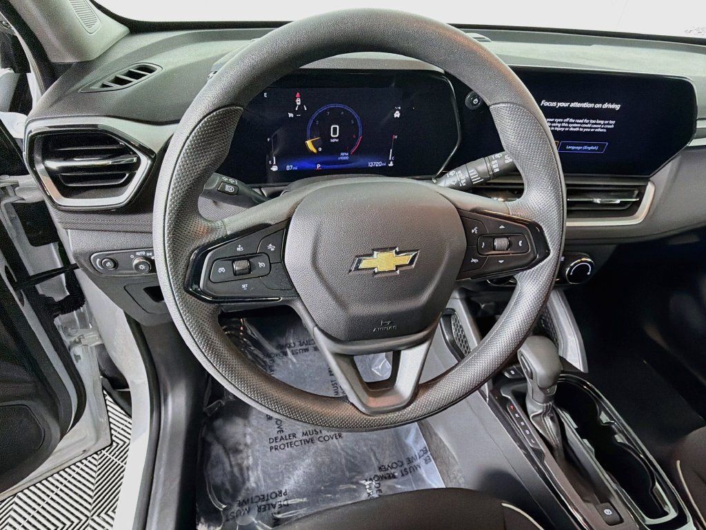 Used 2025 Chevrolet TrailBlazer LS w/ LS Convenience Package FWD image 11