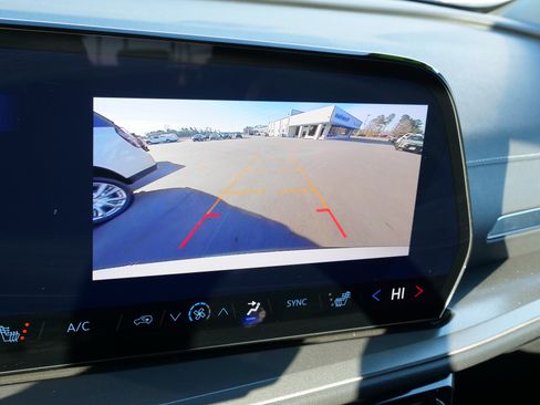 Certified 2026 Chevrolet Traverse LT w/ Sun and Wheel Package image 26