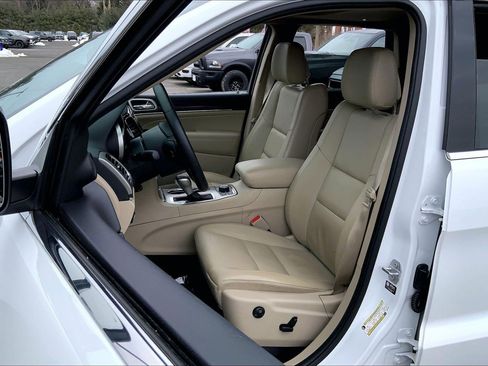 Certified 2021 Jeep Grand Cherokee Limited w/ Premium Lighting Group image 8