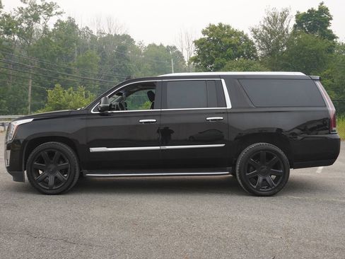 Used 2020 Cadillac Escalade ESV Luxury AWD/4WD image 21