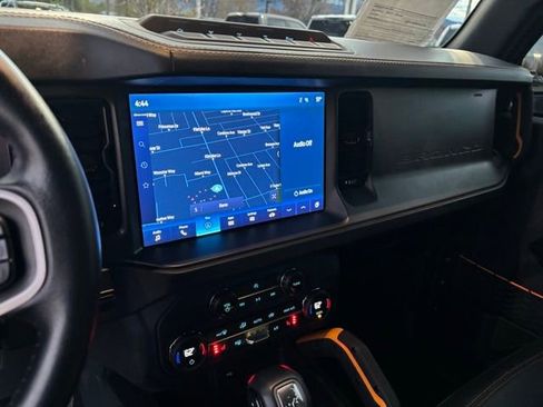 Used 2024 Ford Bronco Badlands image 14