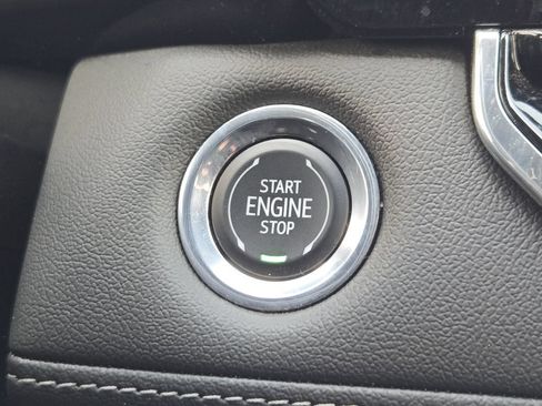 Used 2023 Chevrolet Colorado LT w/ LT Convenience Package III AWD/4WD image 16
