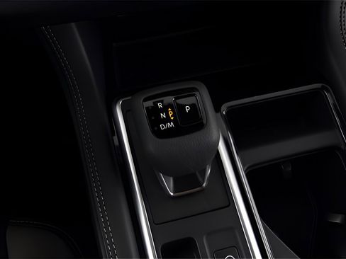 Used 2024 Nissan Pathfinder Platinum image 32