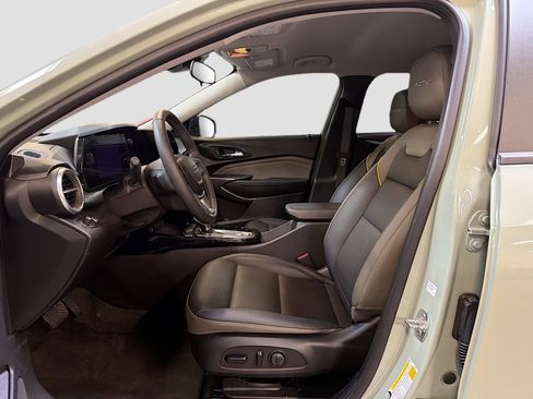 Used 2025 Chevrolet Trax ACTIV FWD image 20