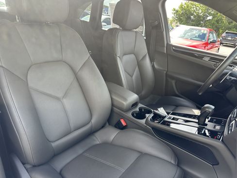 Used 2025 Porsche Macan AWD/4WD image 13