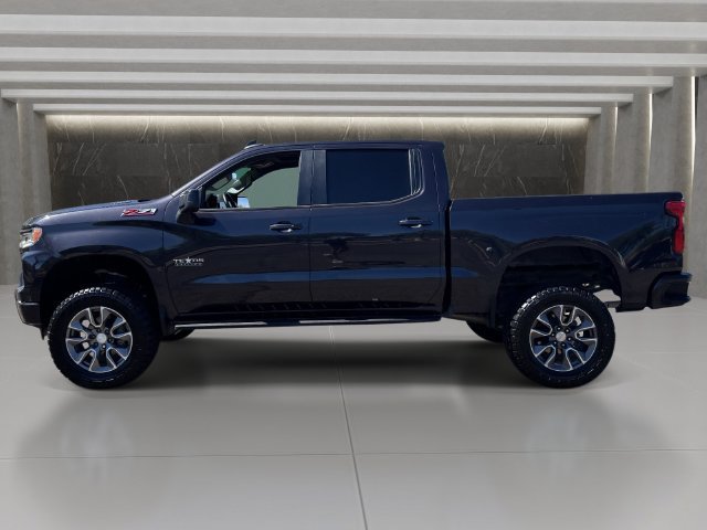 Used 2023 Chevrolet Silverado 1500 RST w/ Z71 Off-Road Package AWD/4WD image 2