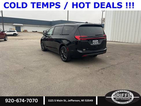 New 2026 Chrysler Pacifica Limited w/ S Appearance Package image 13