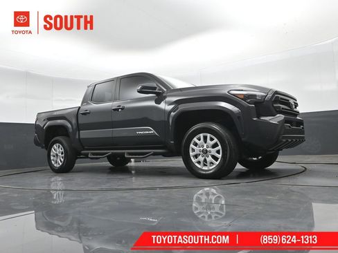 Used 2025 Toyota Tacoma SR5 AWD/4WD image 36