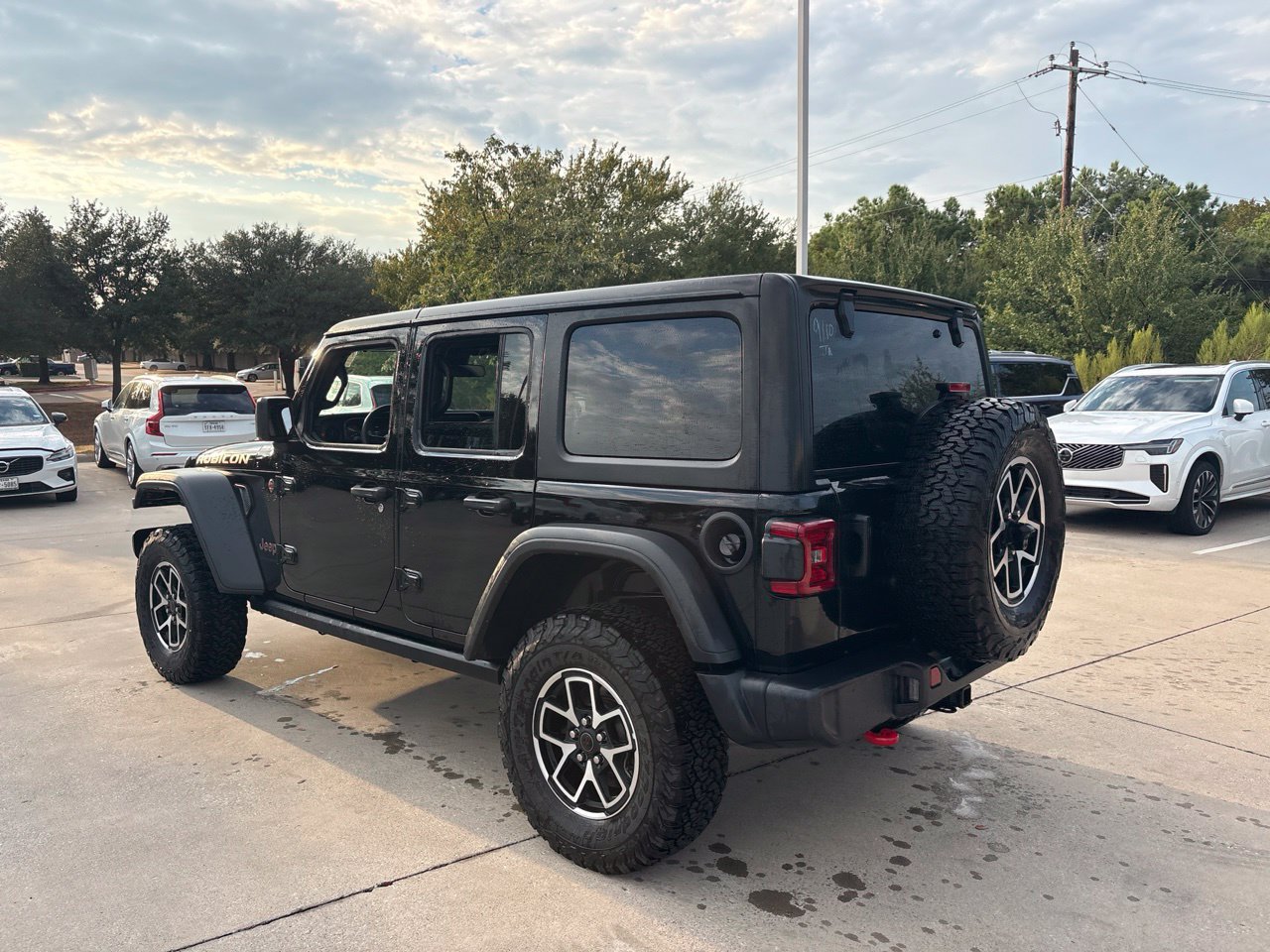Used 2025 Jeep Wrangler Unlimited Rubicon w/ Convenience Group AWD/4WD image 7