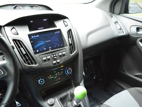 Used 2017 Ford Focus ST FWD image 21