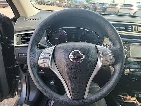 Used 2016 Nissan Rogue SV AWD/4WD image 25