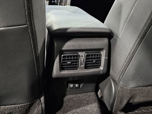 Used 2025 Toyota Camry SE image 38