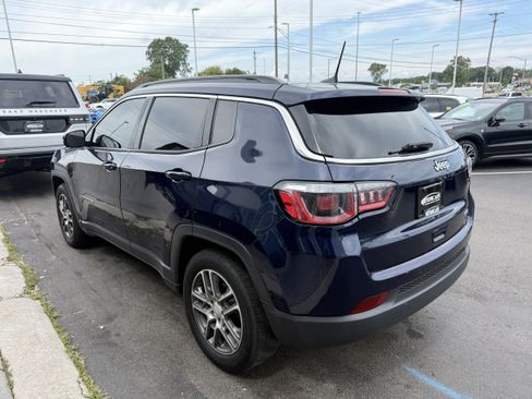 Used 2020 Jeep Compass Latitude w/ Cold Weather Group AWD/4WD image 2