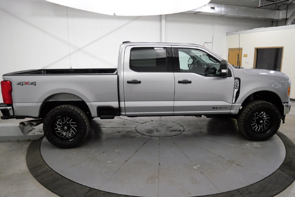 Used 2023 Ford F250 XLT AWD/4WD image 9