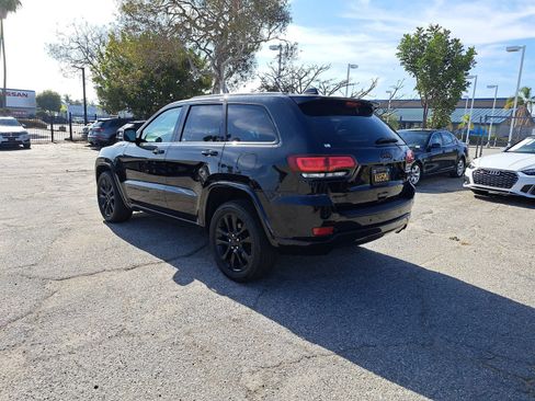 Used 2020 Jeep Grand Cherokee Altitude AWD/4WD image 7