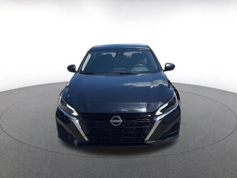 Used 2025 Nissan Altima 2.5 SV FWD image 3
