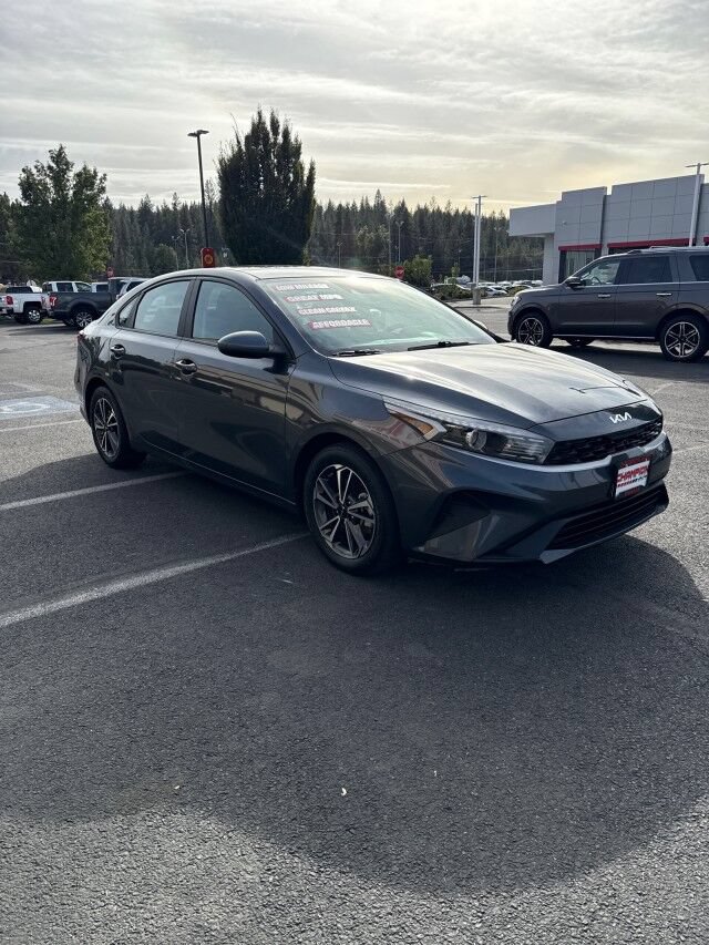 Used 2022 Kia Forte LXS FWD image 3