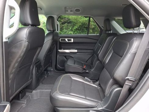 Used 2023 Ford Explorer XLT w/ Equipment Group 202A AWD/4WD image 11