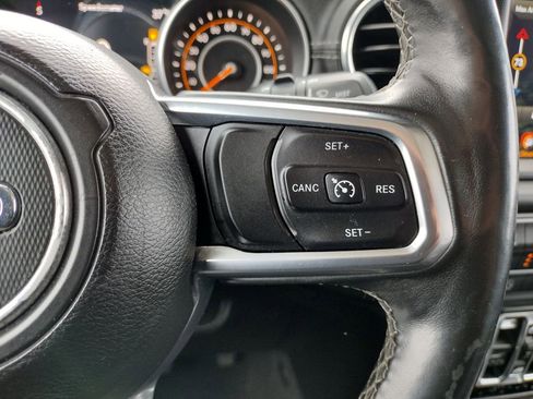 Used 2018 Jeep Wrangler Unlimited Sahara image 25