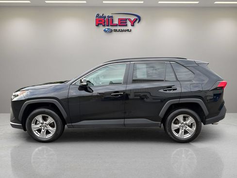 Used 2025 Toyota RAV4 XLE AWD/4WD image 2