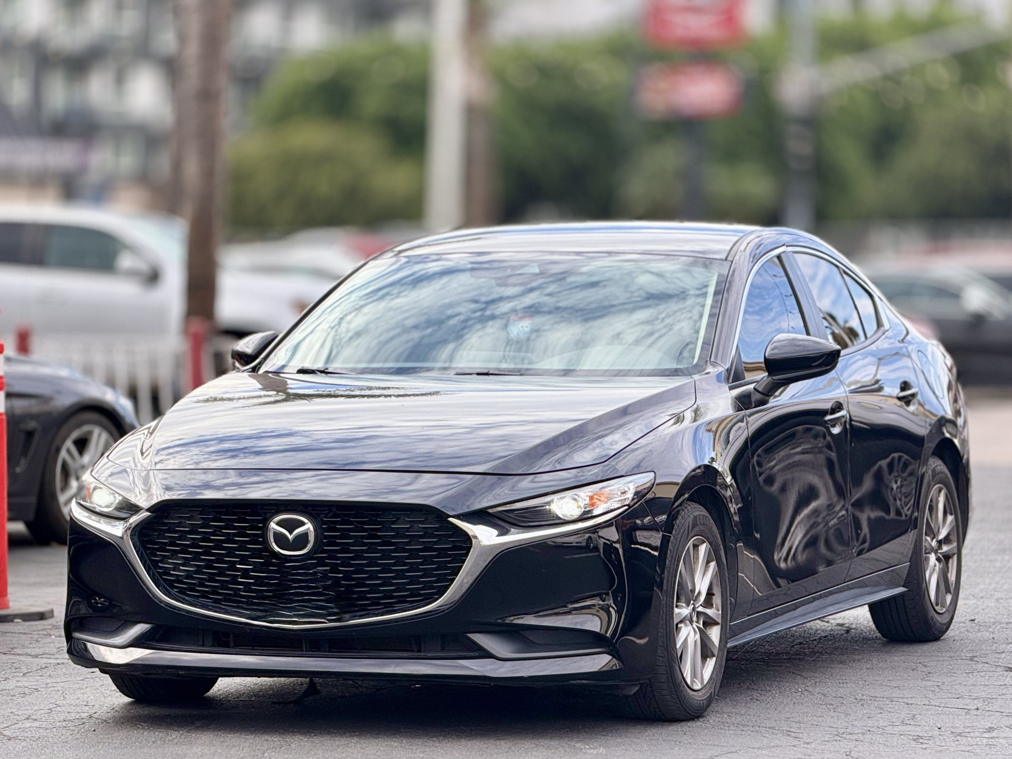 Used 2021 MAZDA MAZDA3 Sedan FWD image 3