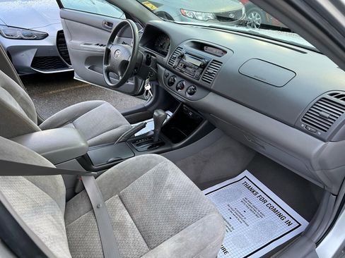 Used 2004 Toyota Camry LE image 19