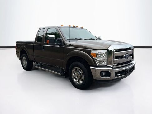 Used 2016 Ford F250 XLT w/ XLT Premium Package RWD image 3