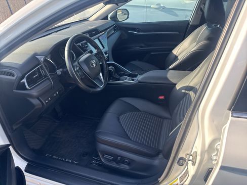 Used 2020 Toyota Camry SE image 4