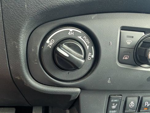 Used 2024 Nissan Frontier SL w/ Technology Package AWD/4WD image 14