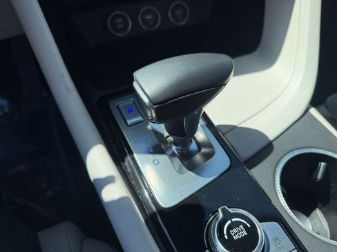 Used 2025 Genesis G70 2.5T AWD/4WD image 41