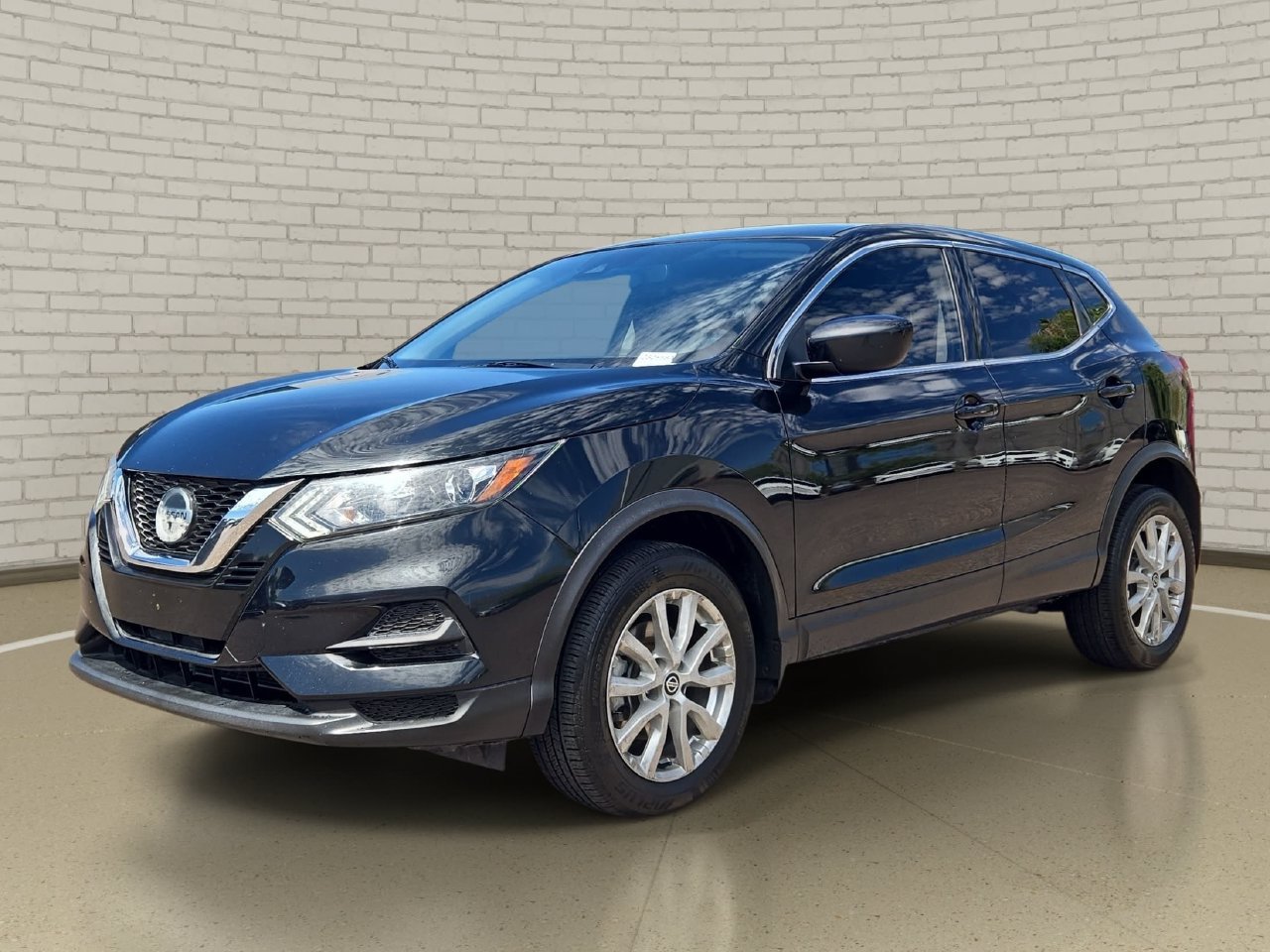 Used 2021 Nissan Rogue Sport S FWD image 2