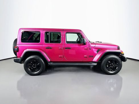 Used 2022 Jeep Wrangler Unlimited Sahara AWD/4WD image 4