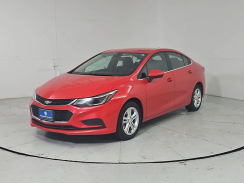 Used 2018 Chevrolet Cruze LT image 1