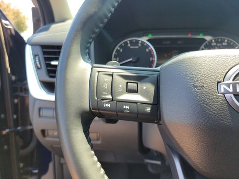 Used 2025 Nissan Rogue SV AWD/4WD image 22