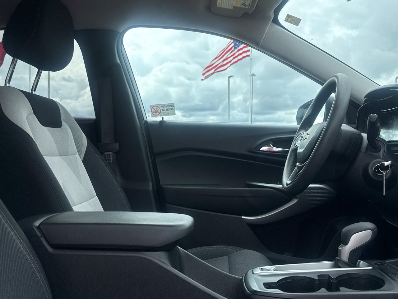 Used 2025 Chevrolet Trax LS FWD image 30