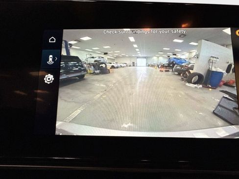 Used 2023 Hyundai Elantra SEL w/ Convenience Package image 25