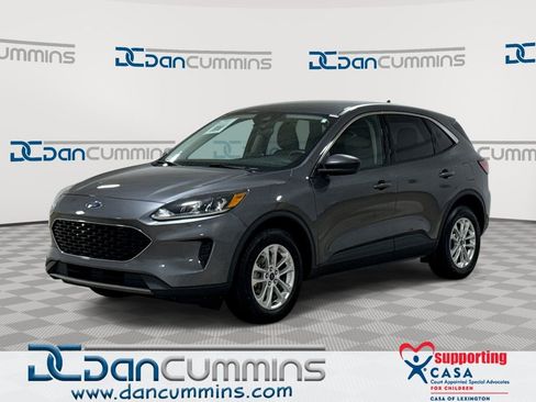Used 2022 Ford Escape SE image 1